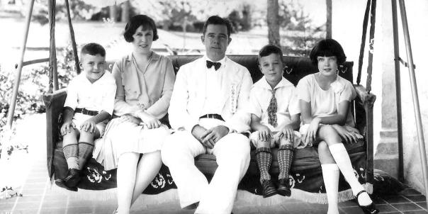 Huey Long with his wife Rose and children, Palmer, Russell, and Rose.