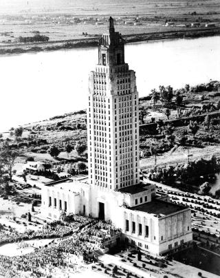 More than 200,000 mourners attend Long's funeral at the State Capitol in Baton Rouge, La.