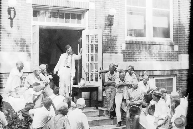 Huey Long campaigns to a rural audience in his trademark white linen suit