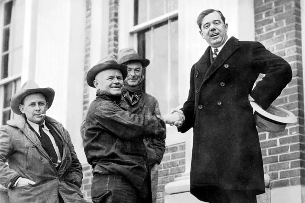 Huey Long shakes hands with constituents on the courthouse steps