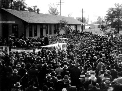 Huey Long speaking to a crowd in Coushatta, La.